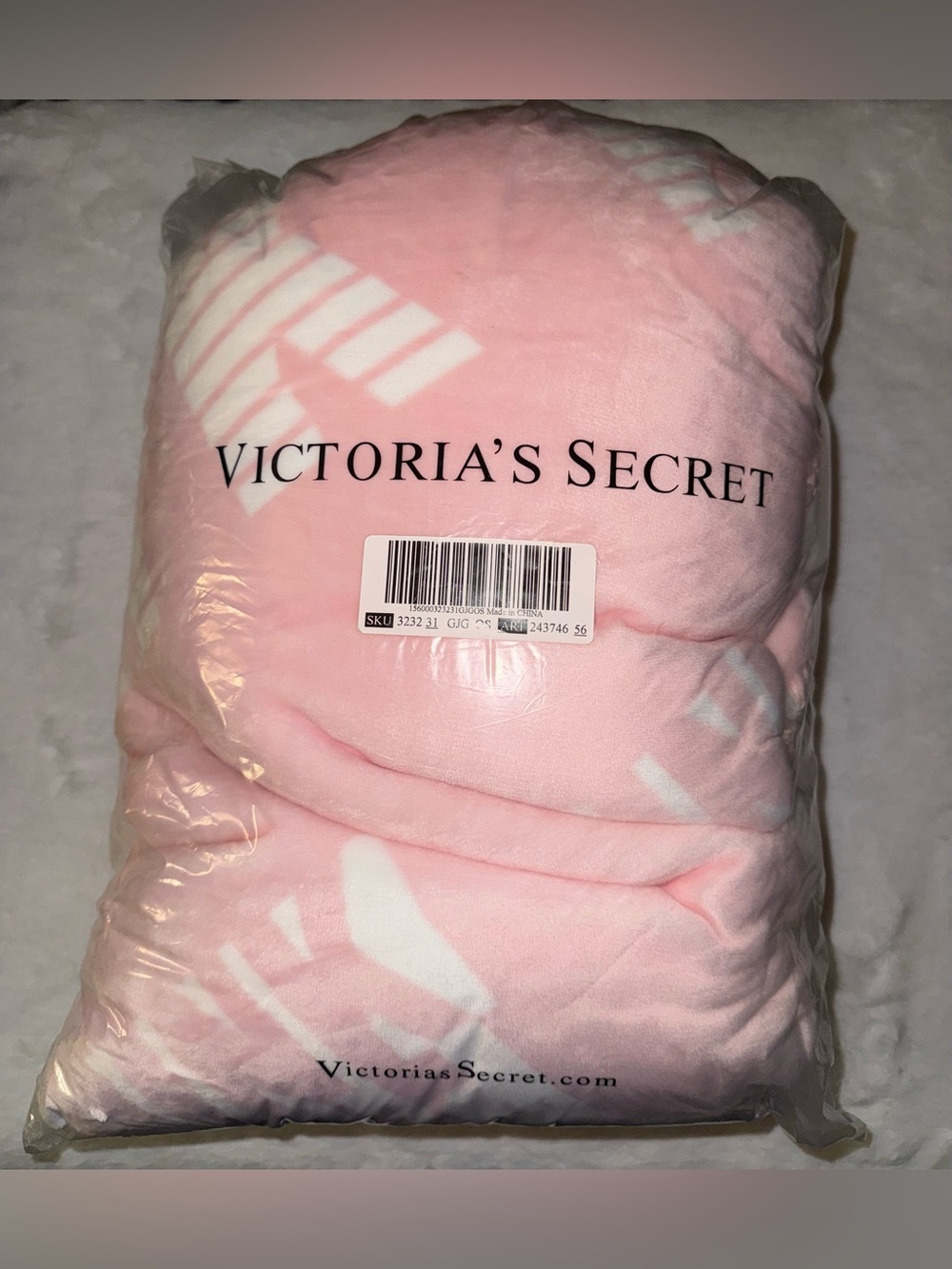 NIP(New) Pink Victoria’s Secret Cozy Plush Sherpa Blanket,Size approx-60”x 72”